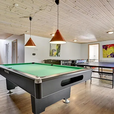 8 Bedroom Stunning In