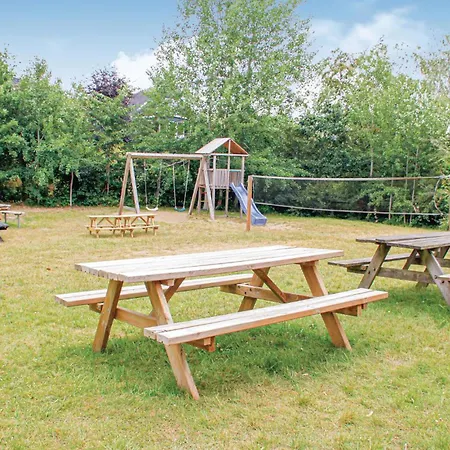 8 Bedroom Stunning In Holiday home