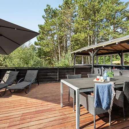 8 Bedroom Stunning In Casa de Férias Ebeltoft