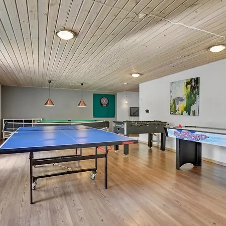 8 Bedroom Stunning In *