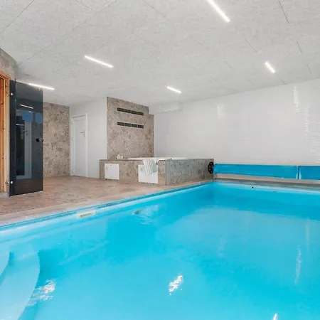 8 Bedroom Stunning In Casa de Férias