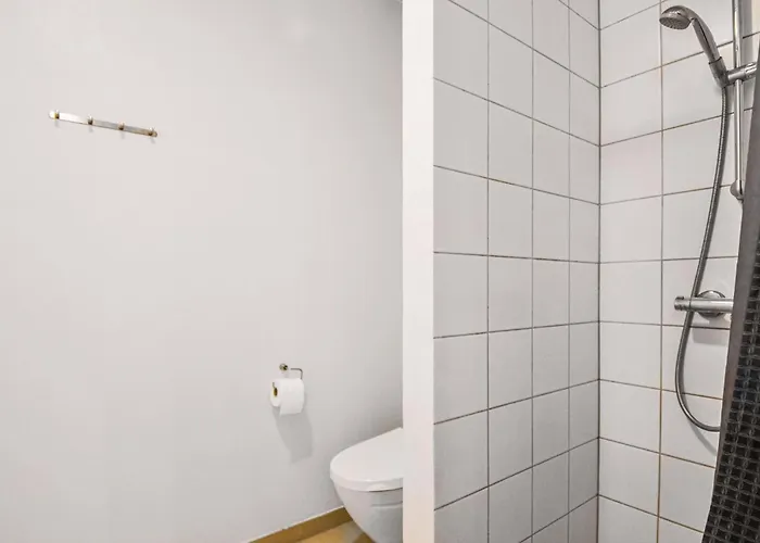 8 Bedroom Stunning In