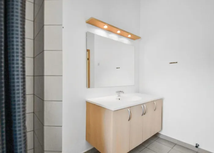 8 Bedroom Stunning In *