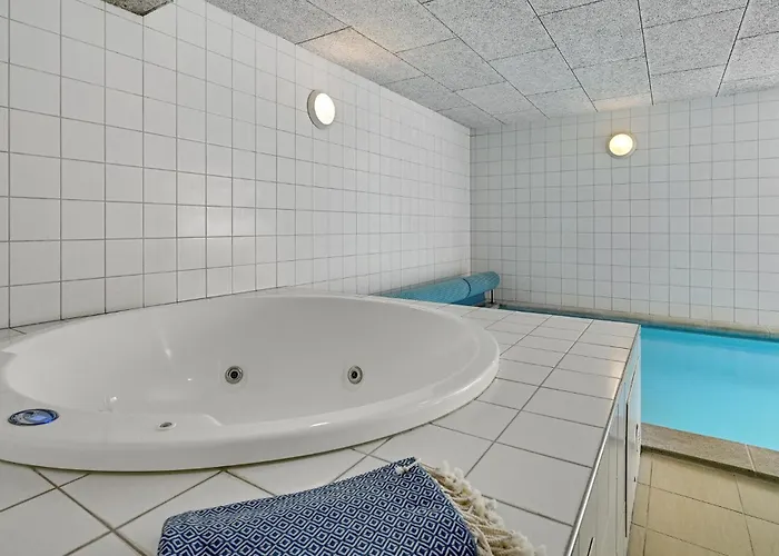 8 Bedroom Stunning In