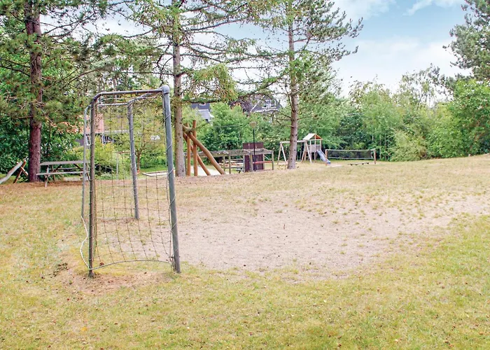 بيت للعطل 8 Bedroom Stunning In