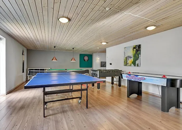 8 Bedroom Stunning In *