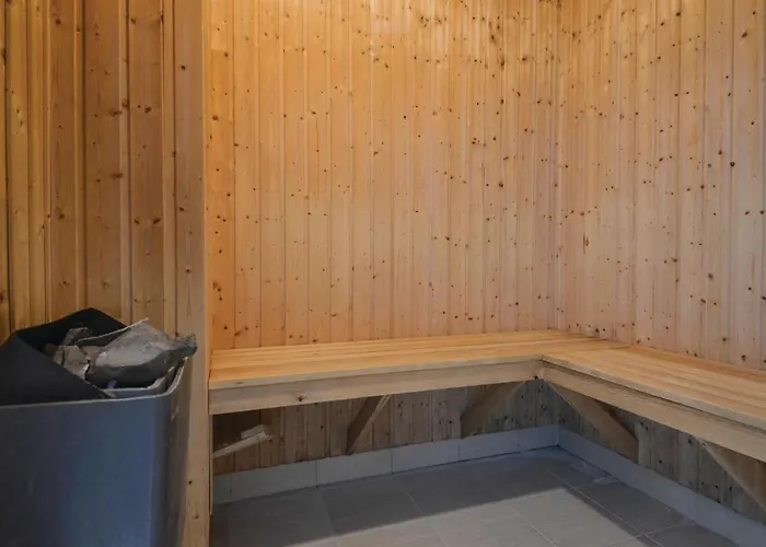 8 Bedroom Stunning In *